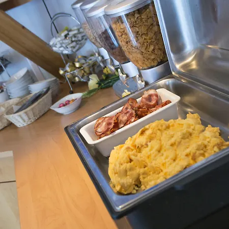 Готель Laaxerhof Обертауерн